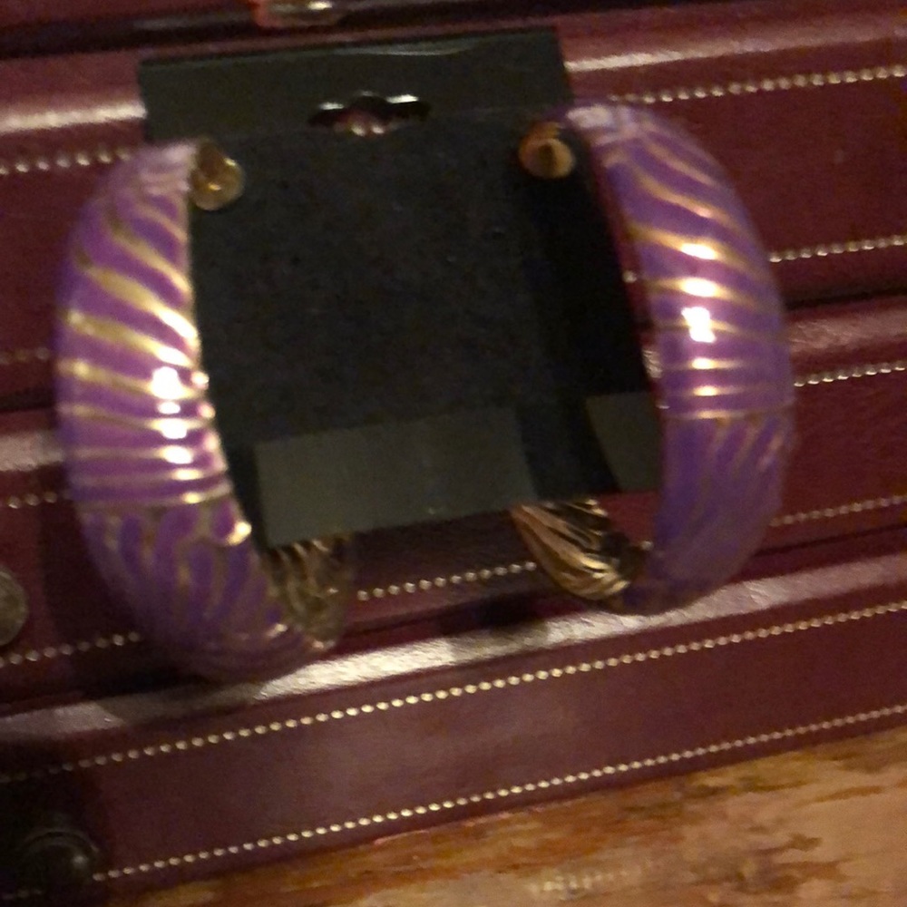 🌻2 for $10. Purple and gold hoop earrings.